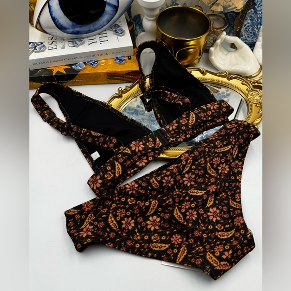 🆕 ZIMMERMANN 🧿 NWT Juniper Scarf High Triangle Bikini - Midnight Paisley - Picture 15 of 15